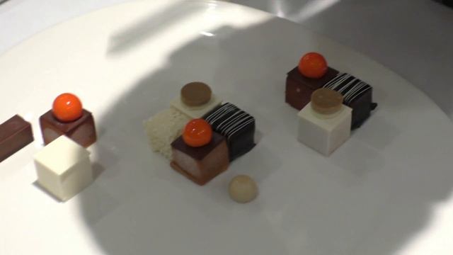 Roger Van Damme prepares a signature dessert at the Michelin star Het Gebaar смотреть онлайн