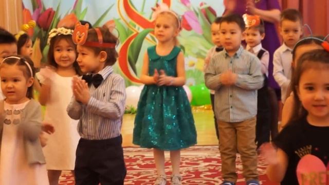 Весенний праздник Ангелина танцует читает стихи веселится Праздник весны 8 Марта Ангелина Солнышко