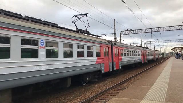 ЭД4М 0118 сообщением СПБ-БАЛТ.ОРАНИЕНБАУМ-1 на станции ЛЕНИНСКИЙ ПРОСПЕКТ. смотреть онлайн