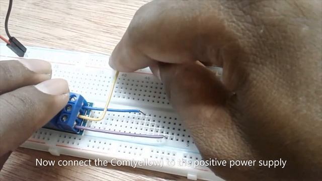 Driving a relay with a 555 timer ic смотреть онлайн