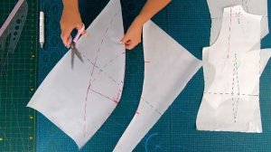 Элегантная блуза с воланами и складкой по горловине. Моделирование раскрой и первая примерка.mp4