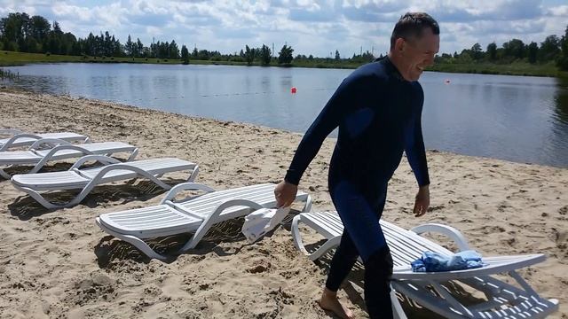 Крепкие сибирские мужики купаются в холодной воде вот так??