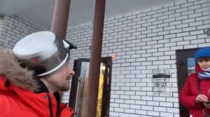 Кастрюля на голове