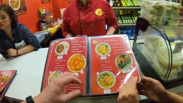 ТЦ Ханой в Москве - цены на фрукты ? Пробуем еду ? Этот нэм вам в рот не влезет ))) смотреть онлайн