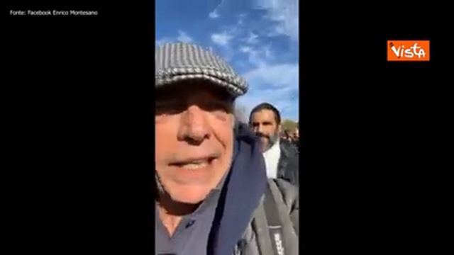 Enrico Montesano alla protesta dei portuali di Trieste смотреть онлайн