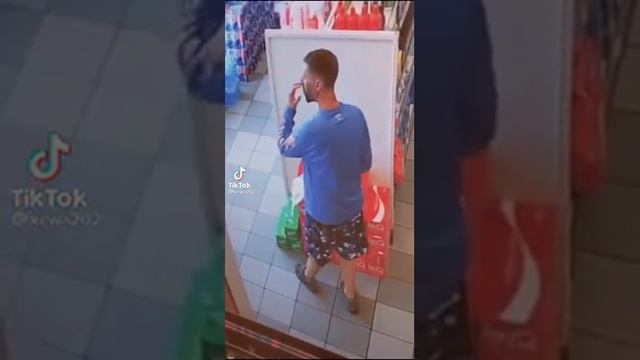 Мужик нюхает свое говно мужик диор пахнет диор мужик нюхает свое говно под музыку диор! смотреть онлайн