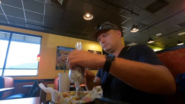 Чем кормят в Америке? Ресторан Moe’s - Мексиканская кухня смотреть онлайн