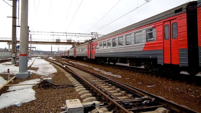 Электропоезд ЭР2К-1068 (ТЧ-22) пригородный поезд № 6954 Тула-1 - Москва-Каланчёвская. смотреть онлайн