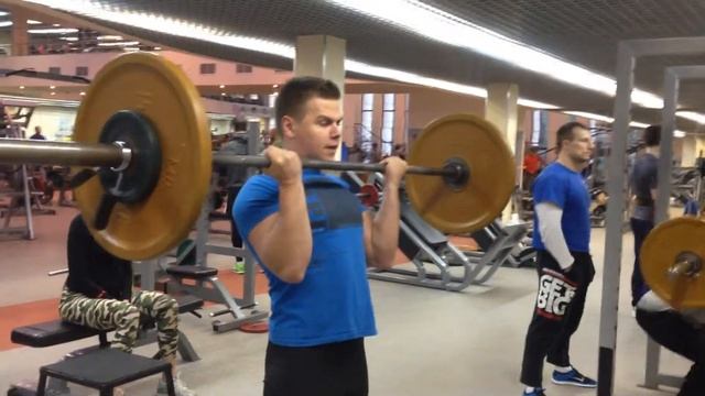 Подъем штанги на бицепс, 55кг смотреть онлайн