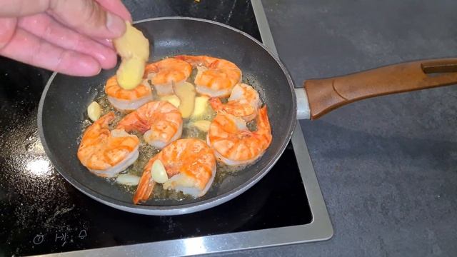Креветки. Kак приготовить вкусно креветки на сковороде. Tiger Garnelen mit Knoblauch. смотреть онлайн
