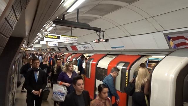 London Underground Evening Rush Hour - Victoria Station Sept.2019 смотреть онлайн