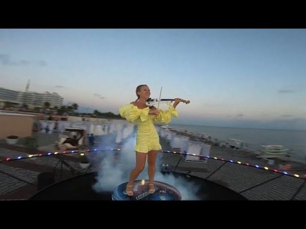 Enrique Iglesias «Subeme La Radio», violin cover by Evgeniya Maltseva