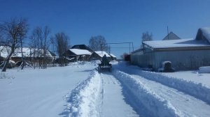 Чистка снега самодельным минитрактором.