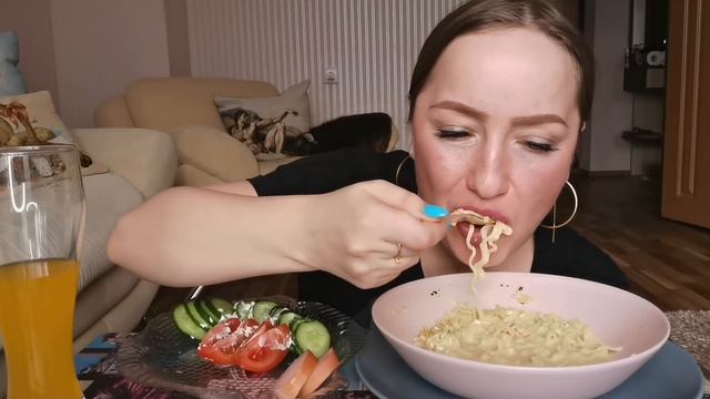 МУКБАНГ / ЛАПША БИГ БОН / САРДЕЛЬКИ / ОВОЩИ / ОТВЕЧАЮ НА ВОПРОСЫ смотреть онлайн