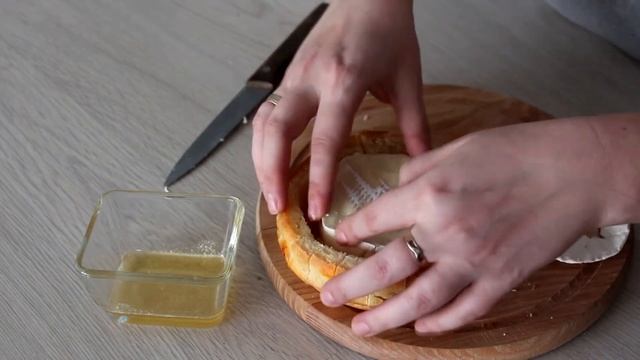 Сыр Бри в духовке / Вкуснейшее блюдо смотреть онлайн