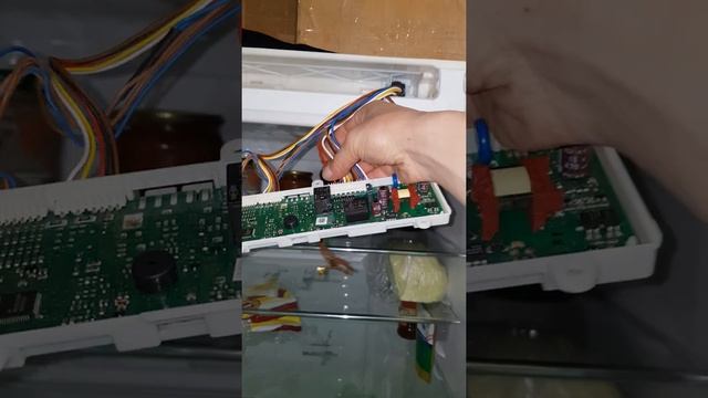 Ремонт холодильника BOSCH KGN39XW25R смотреть онлайн