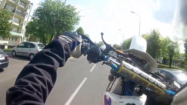 SUZUKI DR 350 EXTREME STUNT WHELLIE смотреть онлайн