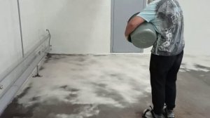 Замыпка кварцевым песком на  эпоксидный грунт.