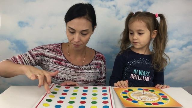 Челлендж Играем с Ариной в игру Твистер Challenge The Game Twister