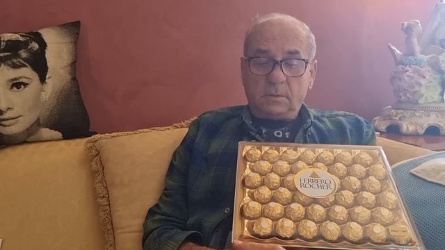 Пришёл не с пустыми руками ! Элла Австралия смотреть онлайн