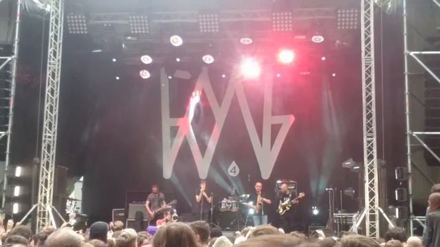 Дайте Танк (!) - Утро (live at Фестиваль Боль, Moscow/Москва, 11.06.2018) смотреть онлайн