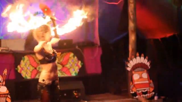 Tribal Fusion with Fire Fans (2017) смотреть онлайн