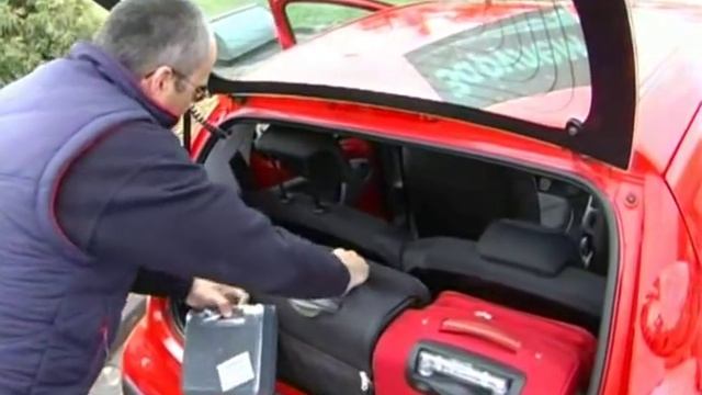 Peugeot 107: ну очень вместительный смотреть онлайн