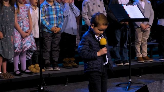 Праздник ПАСХИ 2022 в GRACE AVENUE BIBLE CHURCH. Детский хор смотреть онлайн