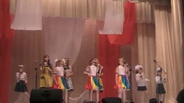 Вок. ансамбль "Отражение" - " Подари улыбку миру" смотреть онлайн