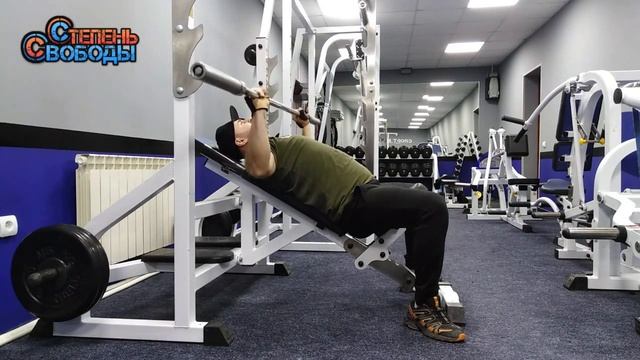 Начальный этап тренинга сорокалетнего, в рамках челенджа трансформации тела. Грудные мышцы.12+ смотреть онлайн