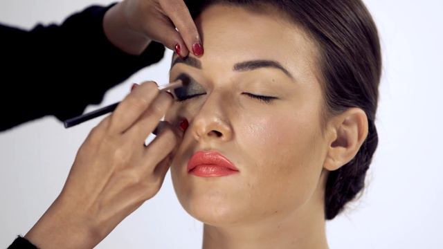 Glamorous GREEN SMOKEY EYES Makeup смотреть онлайн