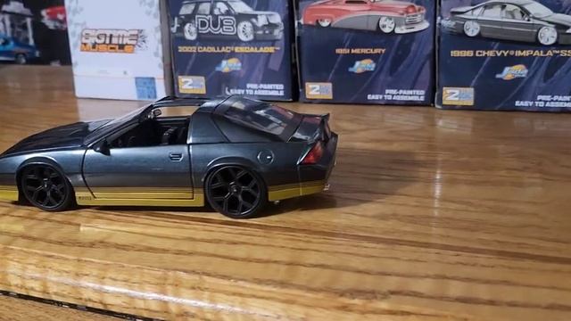 Diecast 1/24 scale, 1985 Chevrolet Camaro, wheel swapped, Jada смотреть онлайн