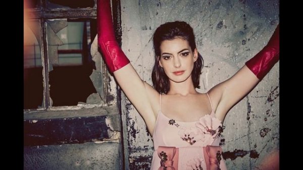 Anne Hathaway Photo Gallery