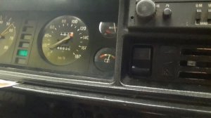 Прыгает стрелка зарядки акумулятора