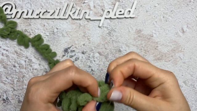 Ёлочка из Alize Puffy или Alize Puffy fine. Вязание руками, без спиц и крючка. Вязаная ёлка смотреть онлайн