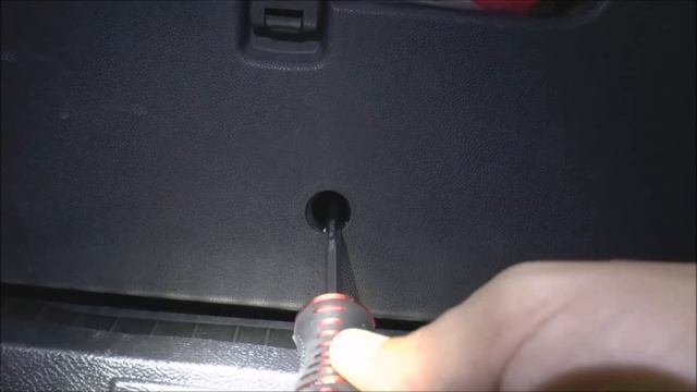 Emergency unlocking - tailgate - Opel/Vauxhall Zafira, Astra смотреть онлайн