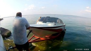 Спуск лодки Днепр на воду