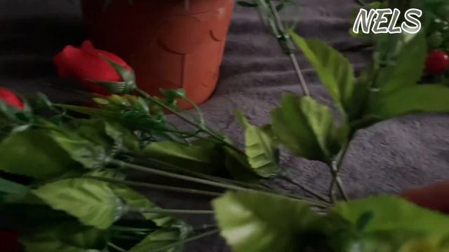 Композиция в цветочном горшке с искусственными цветами на памятную дату. #флористика смотреть онлайн