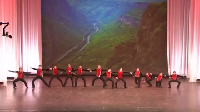 Sardarapat Dance Ensemble-Hayoc ashxarh смотреть онлайн