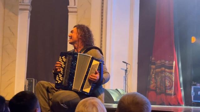 Кучерявый вечер в Перми 23.10.2023. Александр Бардин - Парень не робкий смотреть онлайн