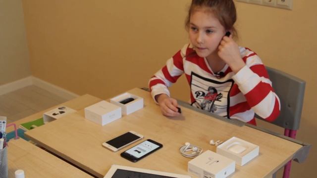 Наушники Elari NanoPods vs Apple AirPods смотреть онлайн