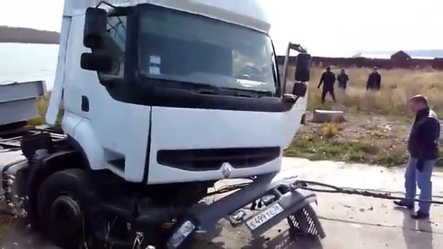 Вырвали кабину тягачу