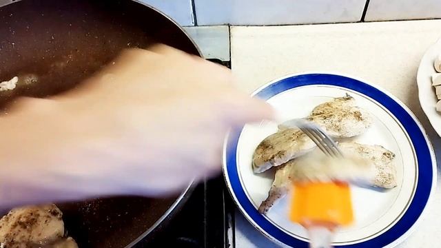 Курица с грибами в сливочном соусе смотреть онлайн