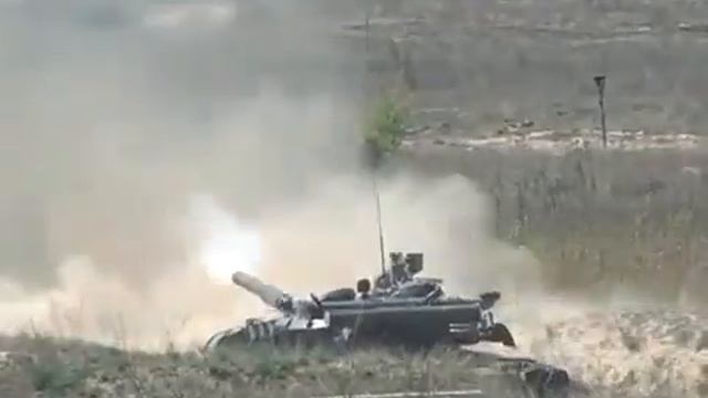 Учения танкистов на полигоне под Черниговом. 07.05.2015 смотреть онлайн
