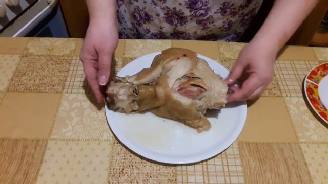 Отварная свиная рулька.