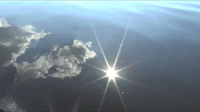 Футаж облако и солнце - отражение в реке смотреть онлайн
