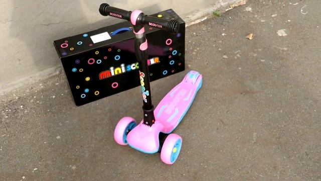 Scooter 2019 складной самокат с широкими светящимися колесами (розовый) смотреть онлайн