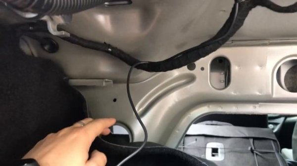 Устанавливаю камеру заднего вида Teyes на Lada Vesta