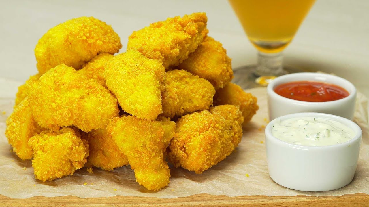 КУРИНЫЕ НАГГЕТСЫ идеальная горячая закуска из курицы для взрослых и детей. .mp4 смотреть онлайн