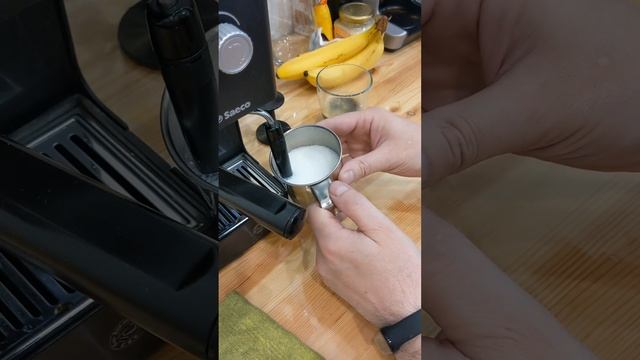 SAECO AROMA классическая рожковая кофеварка. Демонстрация работоспособности. смотреть онлайн